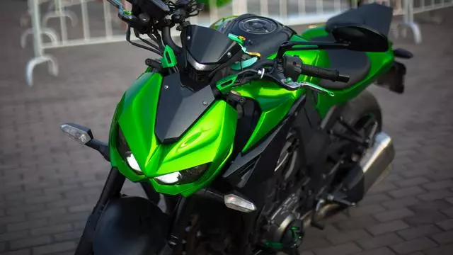 川崎Z1000,油耗8升的四眼怪獸,打得過嗎?