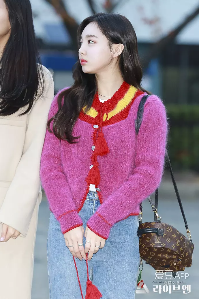 [TWICE][分享]181123 遲來的冠軍秀一位認證照開心心情溢於言表