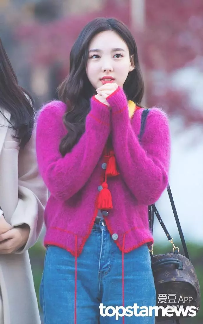 [TWICE][分享]181123 遲來的冠軍秀一位認證照開心心情溢於言表
