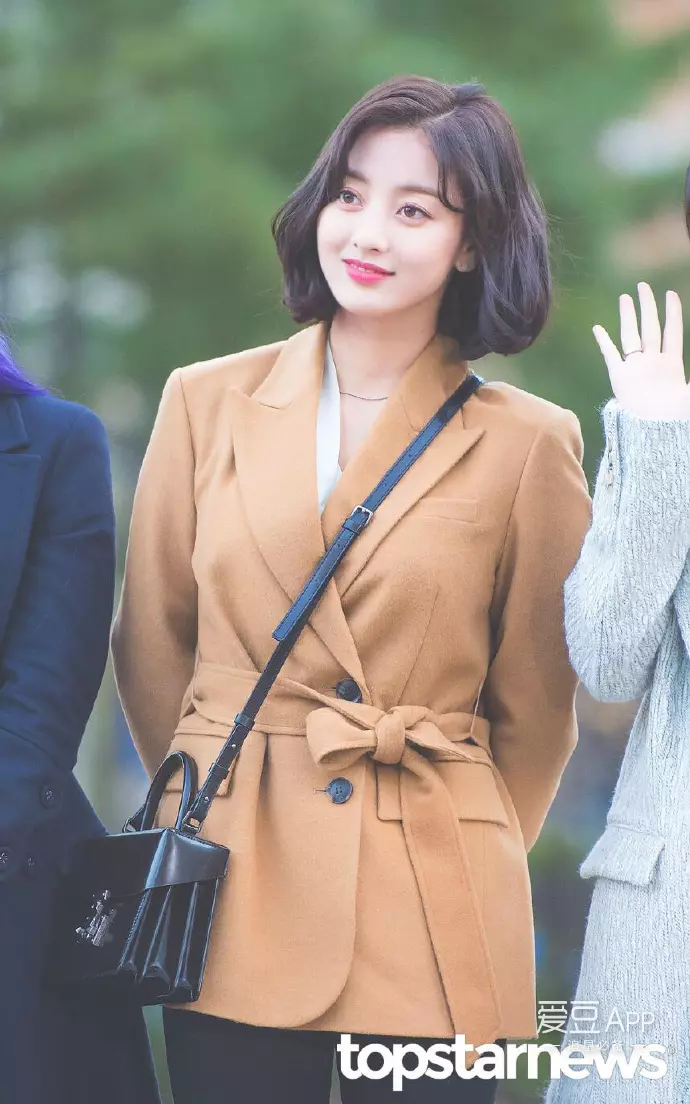[TWICE][分享]181123 遲來的冠軍秀一位認證照開心心情溢於言表