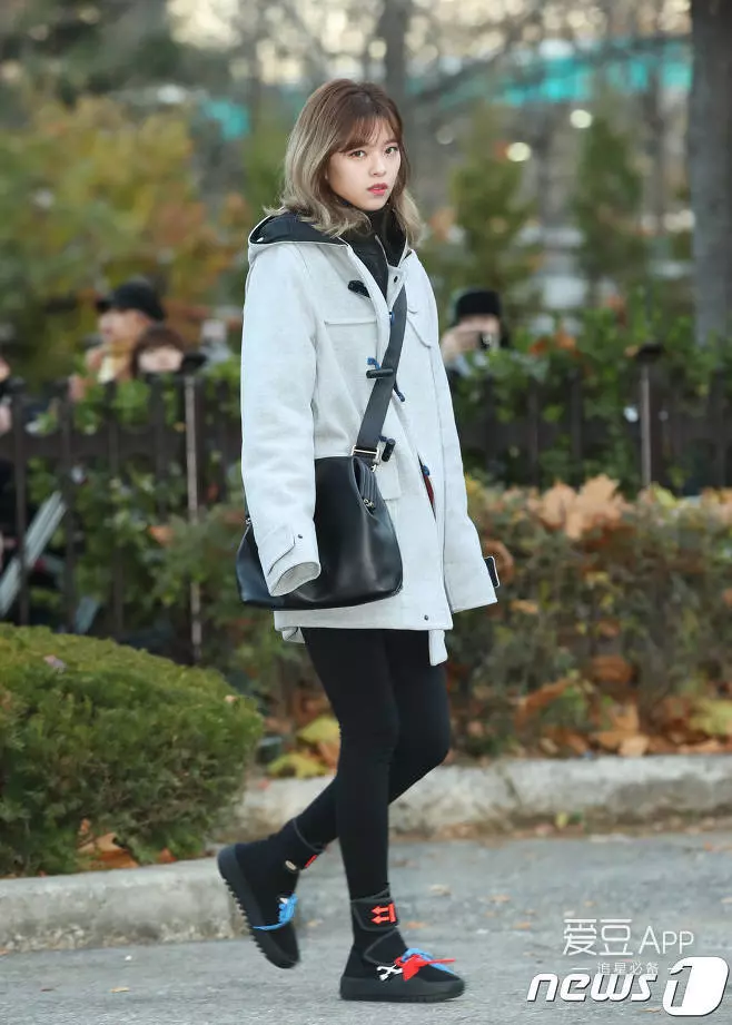 [TWICE][分享]181123 遲來的冠軍秀一位認證照開心心情溢於言表
