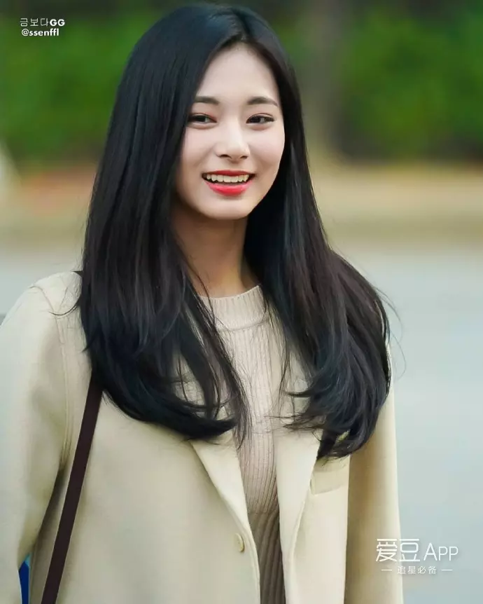 [TWICE][分享]181123 遲來的冠軍秀一位認證照開心心情溢於言表