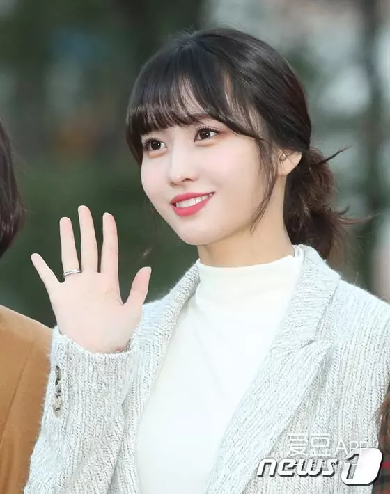 [TWICE][分享]181123 遲來的冠軍秀一位認證照開心心情溢於言表