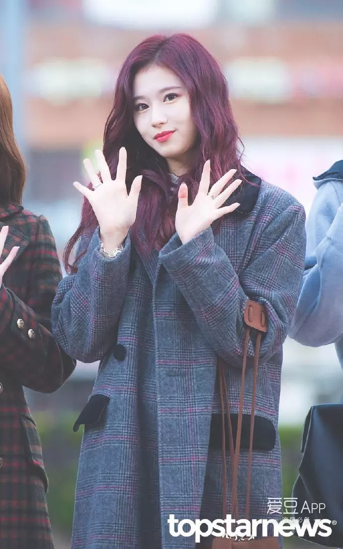 [TWICE][分享]181123 遲來的冠軍秀一位認證照開心心情溢於言表