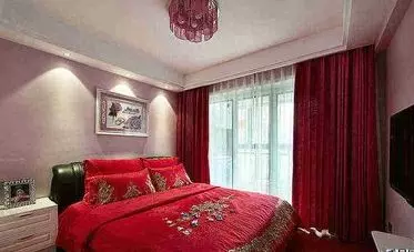 新婚夜俺主動親近,可丈夫卻抱著被子哆嗦,撕扯開後,俺自扇嘴巴