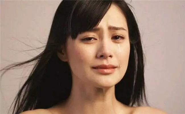 新婚夜俺主動親近,可丈夫卻抱著被子哆嗦,撕扯開後,俺自扇嘴巴