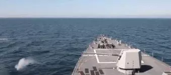 現代軍艦為何不取消艦炮,直接用飛彈呢?