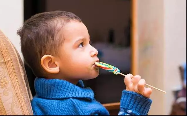 哈佛大學:睡前一小時,父母堅持陪孩子做這3件事,3年後孩子的變化驚人!