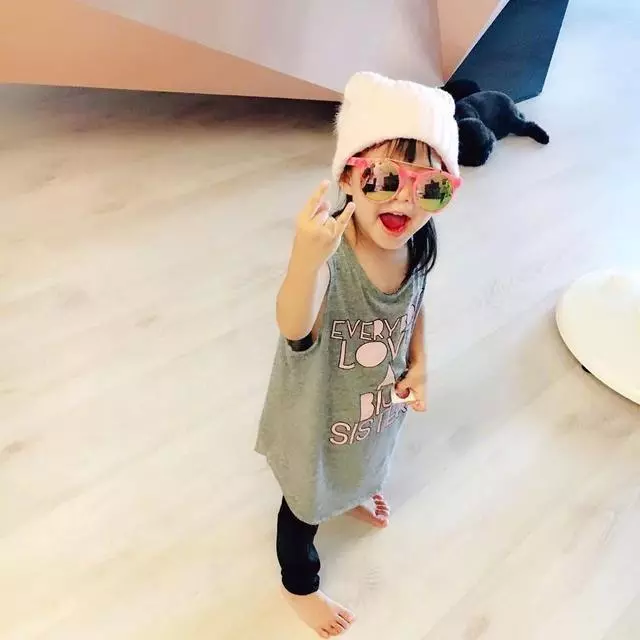 霍建華女兒,劉愷威女兒,差別待遇,網友:都不如周傑倫女兒!