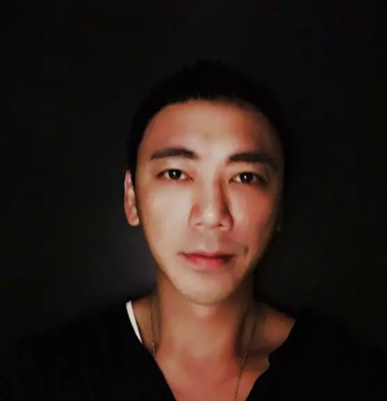 阿信意外上熱搜,機場安檢言辭不當被停職,當事人回應卻十分暖心