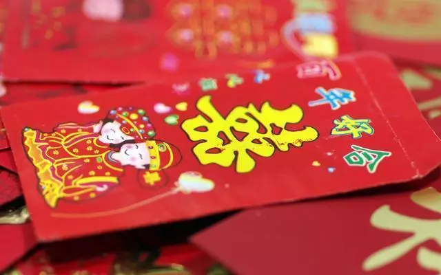 同學結婚,隨禮時錢不見了,我悄悄離開,隔天收到同學信息我愣了