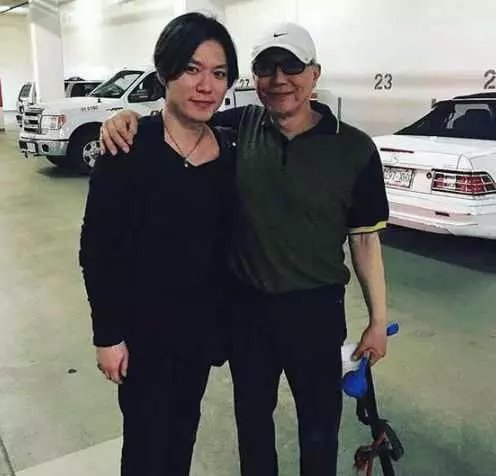 淡出影壇近10年,66歲尊龍近照曝光認不出,但是看了他年輕時的照片,網友:難怪當年被譽為東方第一美男!
