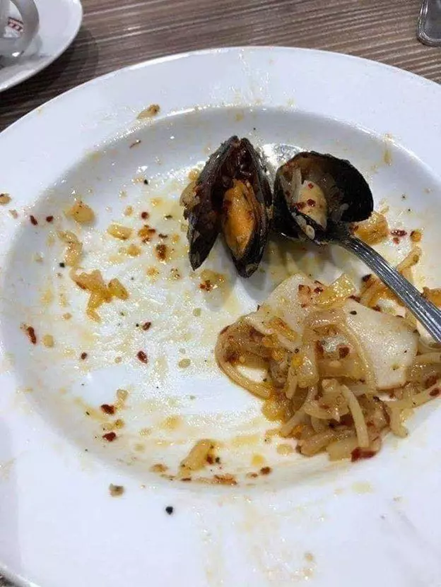 2018-11-24: 吉隆坡, 吃意粉驚人發現-青蚝內竟另有乾坤! 網上瘋傳!