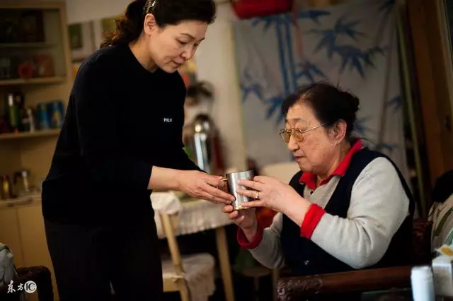 婆婆生病我小心伺候,無意間聽到公婆聊天,我從此再不登婆家門