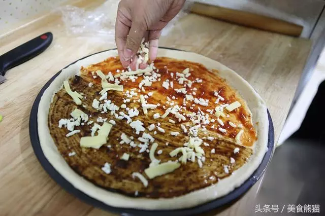 你會做雙底料披薩嗎?原來這麼簡單,一看就會,好吃還放心!