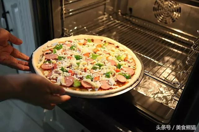 你會做雙底料披薩嗎?原來這麼簡單,一看就會,好吃還放心!