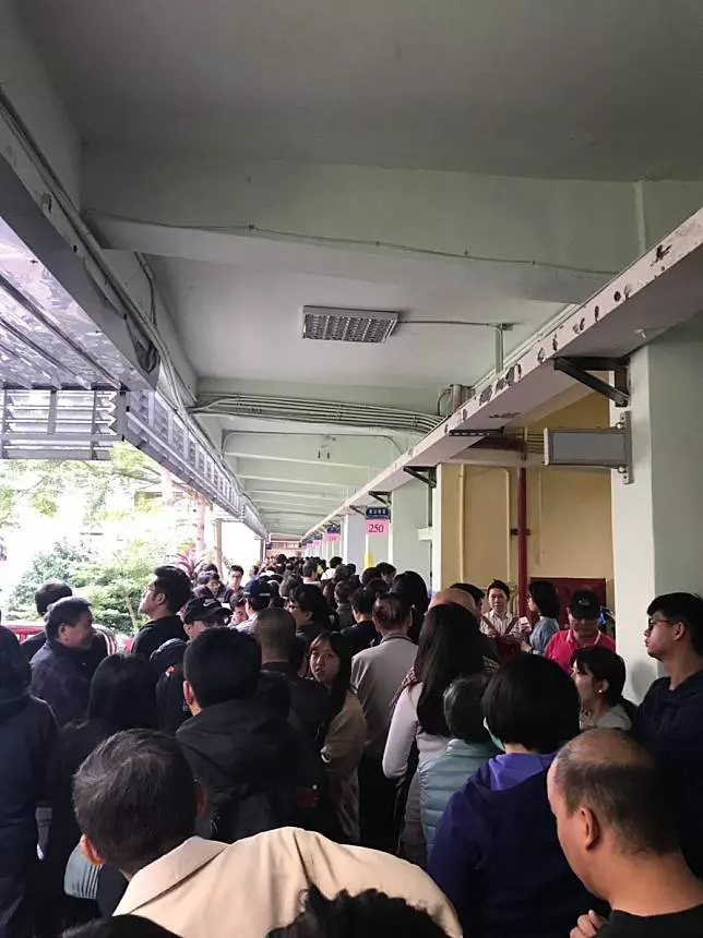 投票塞爆!宅神怒轟政府「準備不足」:領薪水是在X屁!