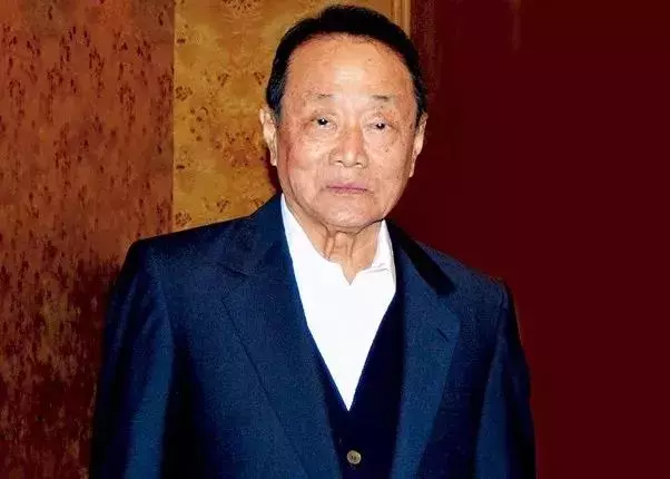 首富遭政客迫害憤而出走,卻在國家有難時挺身而出