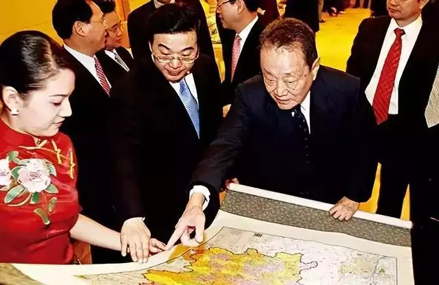 首富遭政客迫害憤而出走,卻在國家有難時挺身而出