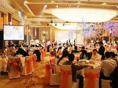 娶個摳門老婆,父母和俺斷絕來往,三天後回門,才知妻子身份特殊