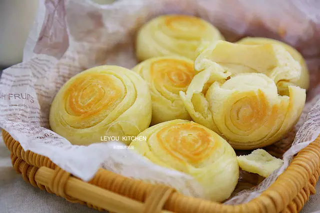 1碗麵粉、1包牛奶、1個雞蛋,烙好的餅和麵包一樣好吃
