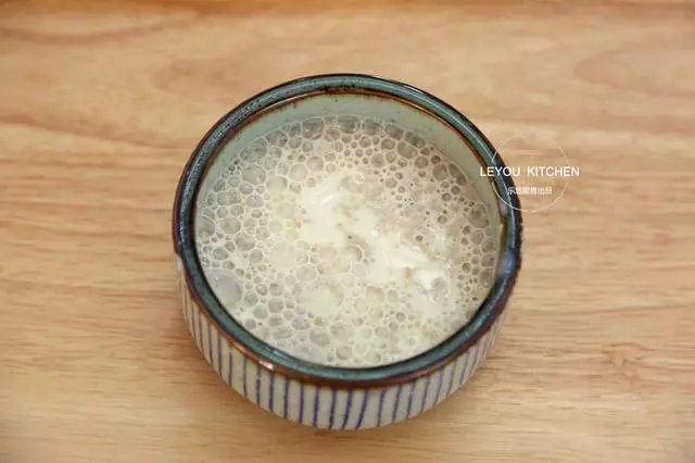 1碗麵粉、1包牛奶、1個雞蛋,烙好的餅和麵包一樣好吃