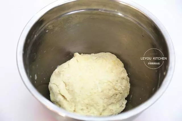 1碗麵粉、1包牛奶、1個雞蛋,烙好的餅和麵包一樣好吃