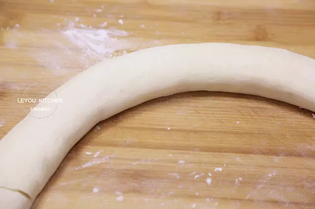 1碗麵粉、1包牛奶、1個雞蛋,烙好的餅和麵包一樣好吃