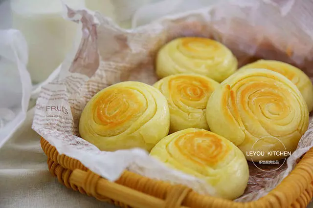 1碗麵粉、1包牛奶、1個雞蛋,烙好的餅和麵包一樣好吃