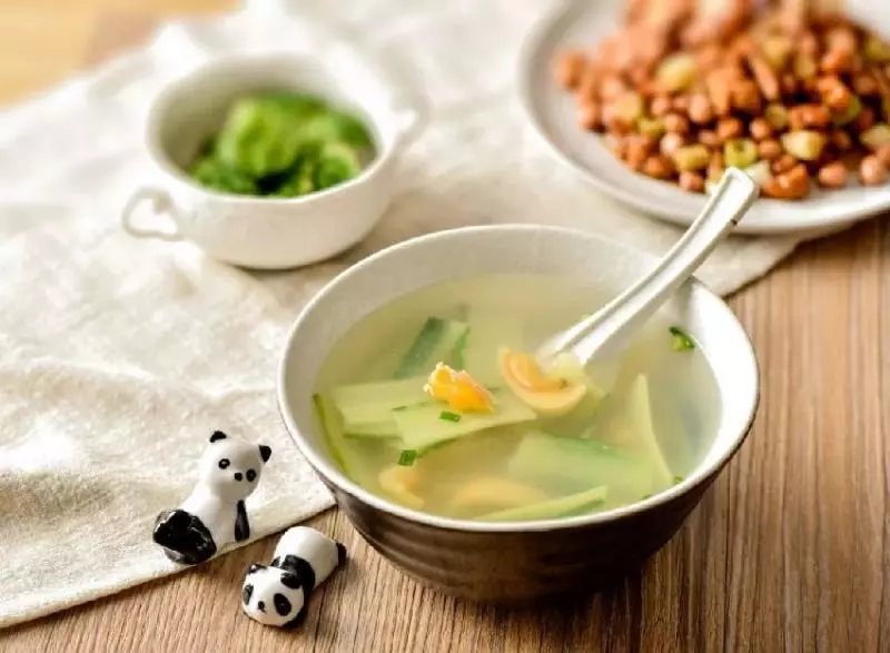 滿頭白發突然變黑,到底是好是壞?從頭髮就能看出身體疾病?快看看你有沒有