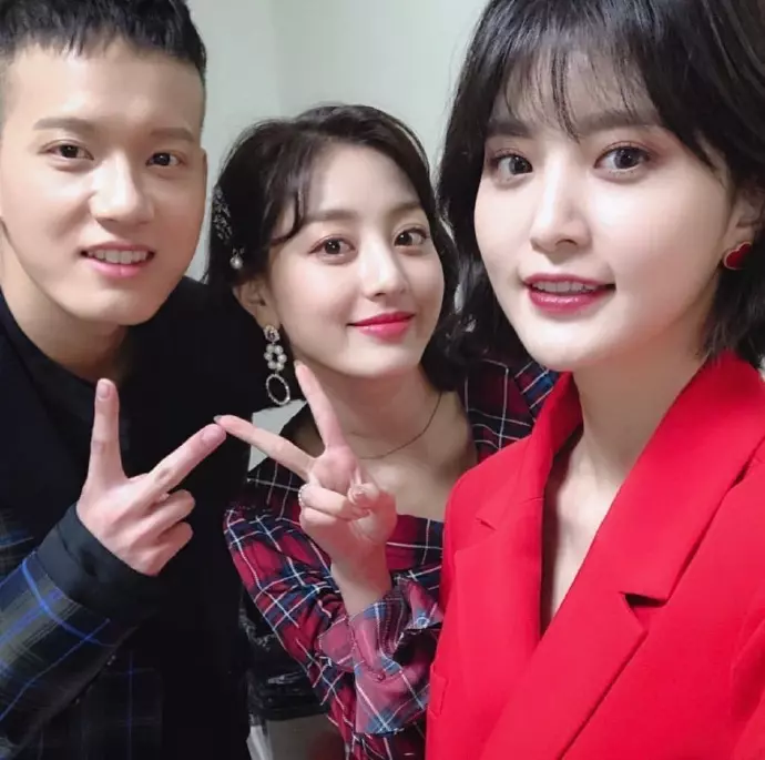 [TWICE][分享]181124 彩瑛感嘆這麼快就有聖誕節氣氛了彩詩人今年會寫出什麼文字呢