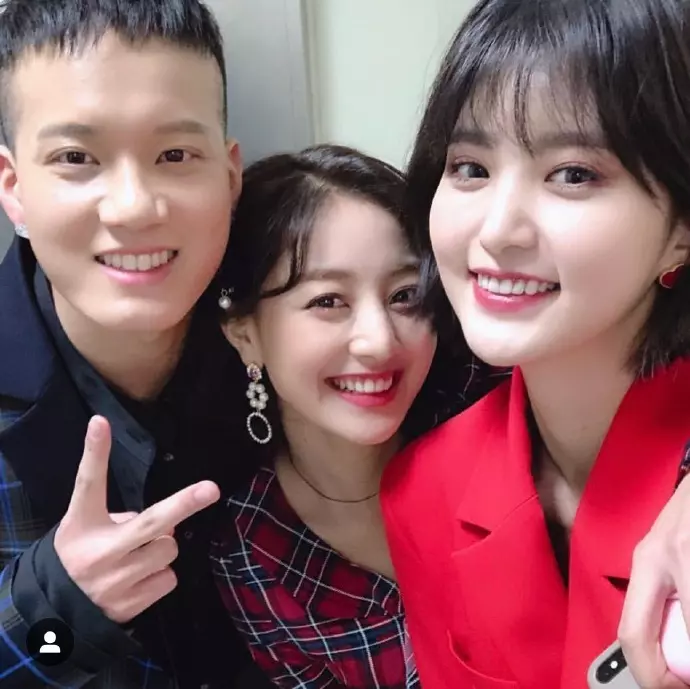 [TWICE][分享]181124 彩瑛感嘆這麼快就有聖誕節氣氛了彩詩人今年會寫出什麼文字呢