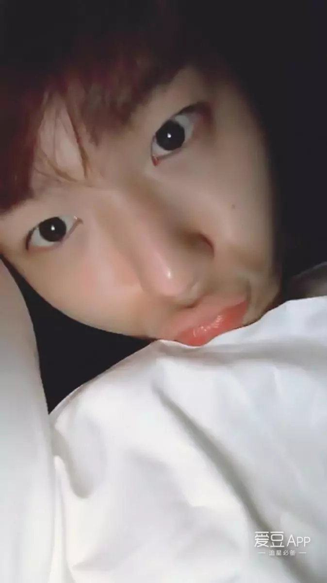 [EXO][分享]181124 伯賢回應與侃爺推特互關事件：搞不好就親了！