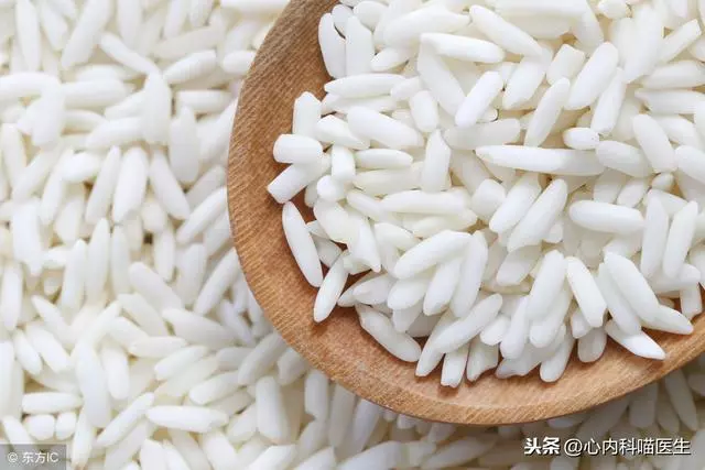 心臟三分治七分養!醫生提醒:常吃4道養生粥,營養降脂通血管