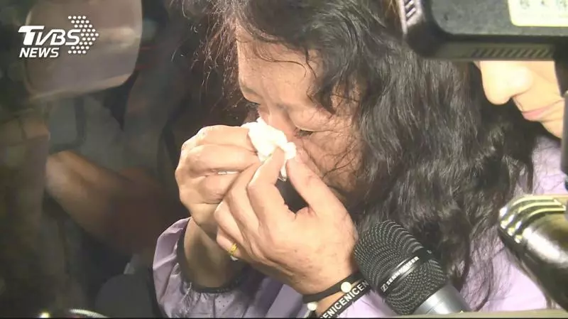 港都敗選!立委陪陳其邁上台 邱議瑩痛哭