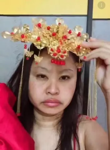 化妝術騙了多少男同胞,48歲大媽化完妝後,網友:這是一個人嗎?