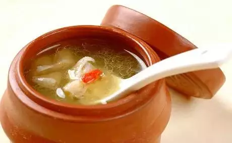 太好喝了!原來要這樣「燉雞湯」才對,只要簡單三招,六星級美味雞湯讓你立刻端上桌
