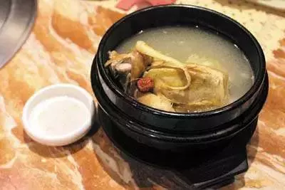 太好喝了!原來要這樣「燉雞湯」才對,只要簡單三招,六星級美味雞湯讓你立刻端上桌