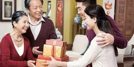 岳父有5女婿,過生日只有他去祝壽,切開蛋糕才知其他人為啥不來