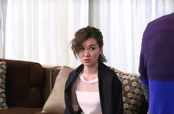 離婚後家裡水管壞了,女兒偷偷給前夫發信息,看到回復內容淚目