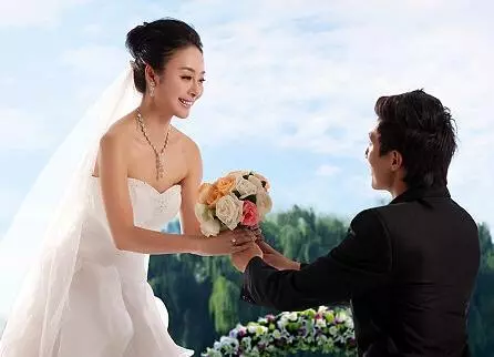 妻意外去世獲陪60萬,我再婚前在女友包里翻到存摺,我決定分手