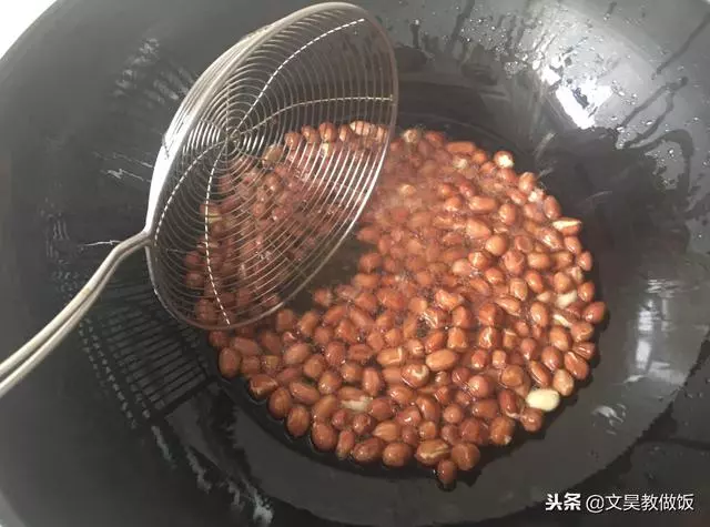 炒花生米時,加上這1步,每一粒都香脆爽口