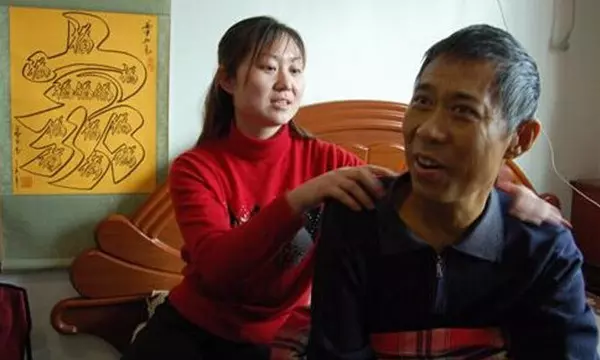 美貌兒媳與公公偷情十年!曾墮胎四次露骨聊天震驚家人!
