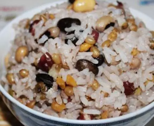 午餐吃錯血糖容易升高,糖尿病人吃飯記住3句話,血糖穩定不飆升