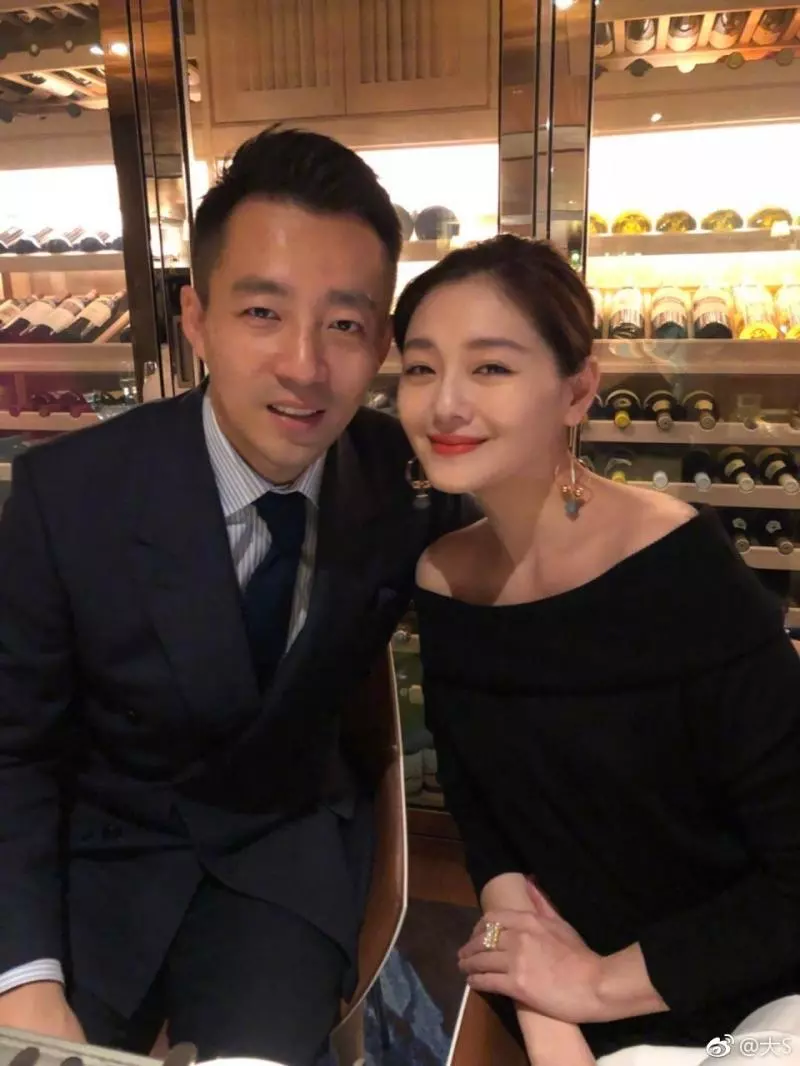 大S撞衫遭酸「身材顏值被同台女星碾壓」!汪小菲怒曬4照片「護妻不怕得罪人」網讚:最Man老公!