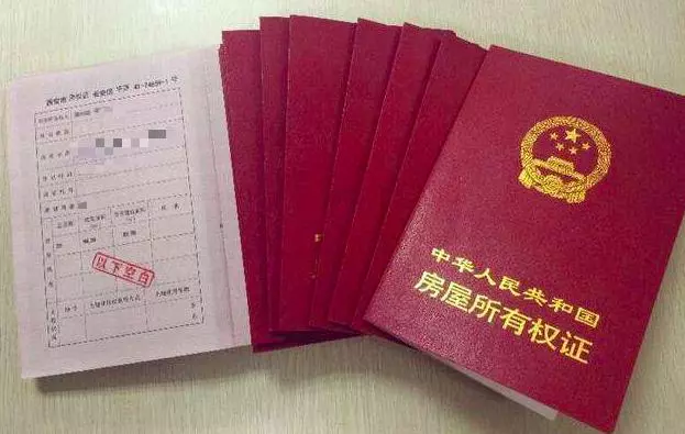 父親扮乞丐回家,3個兒子全都讓滾,唯獨女兒養他,一回家高興壞了
