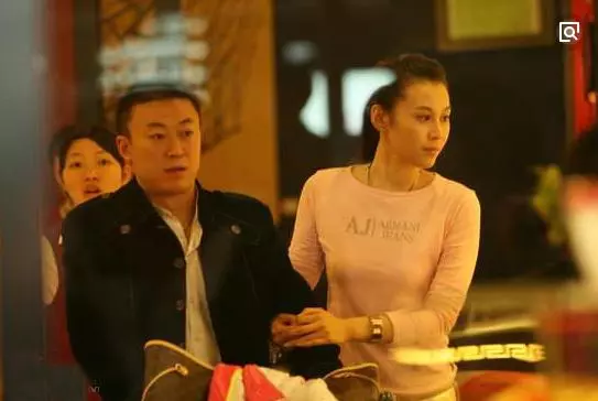 離婚五年後,在商場看到前妻和兒子,我淚流滿面!