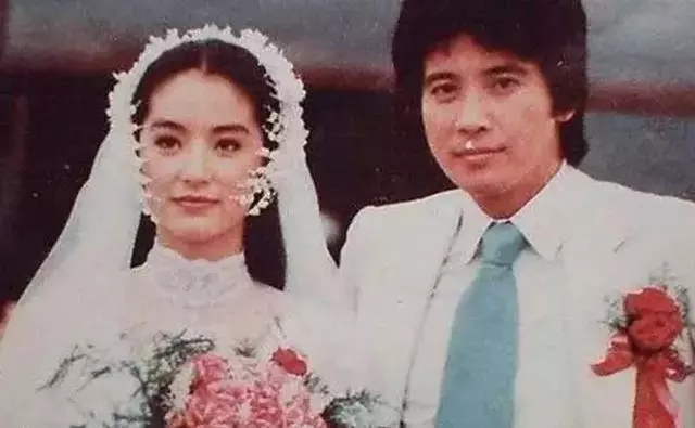 他是瓊瑤眼中「最漂亮的男人」,近照曝光差點認不出!看了他身邊的妻子,網友:真愛無疑!