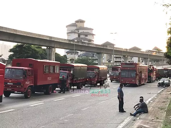 ◤拆興都廟風波◢兩幫人馬騷亂 釀流血事件