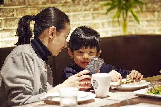 辛苦15年養大的女兒,她的親生父母突然找上門,我和妻子都嚇懵了